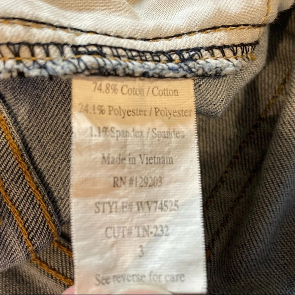 NWOT Cello High Waisted Light Wash Crop Raw Edge Ombré Hem 3 - Picture 11 of 16